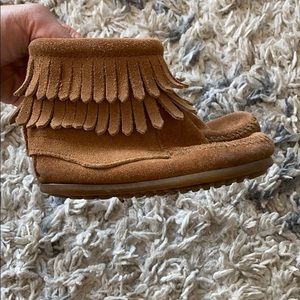 Toddler girl Minnetonka size 7